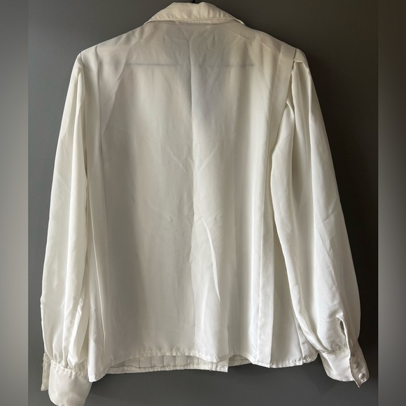 CHAUS, size 10, Elegant White Pleated long sleeve Women's Blouse - Picture 6 of 6
